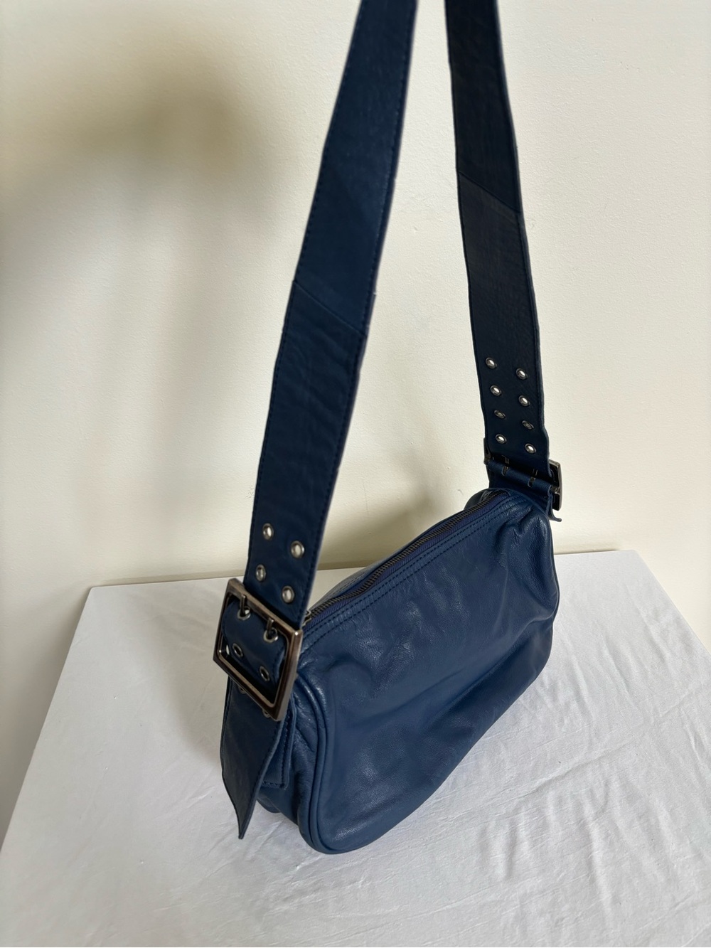 Free People Arm Candy Bag Naval Blue shoulder bag purse Style 90298696 womens